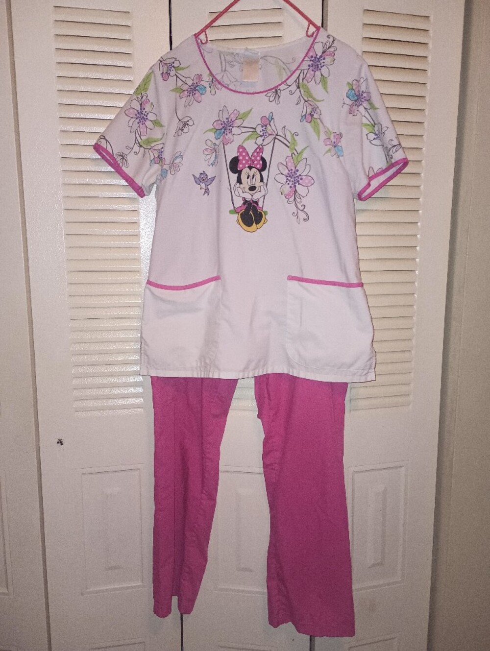 Women Pink/White Minnie Mouse Scrub Set (Top M, Pants S)